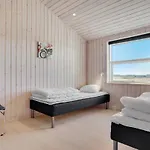 5 Bedroom Pet Friendly In *